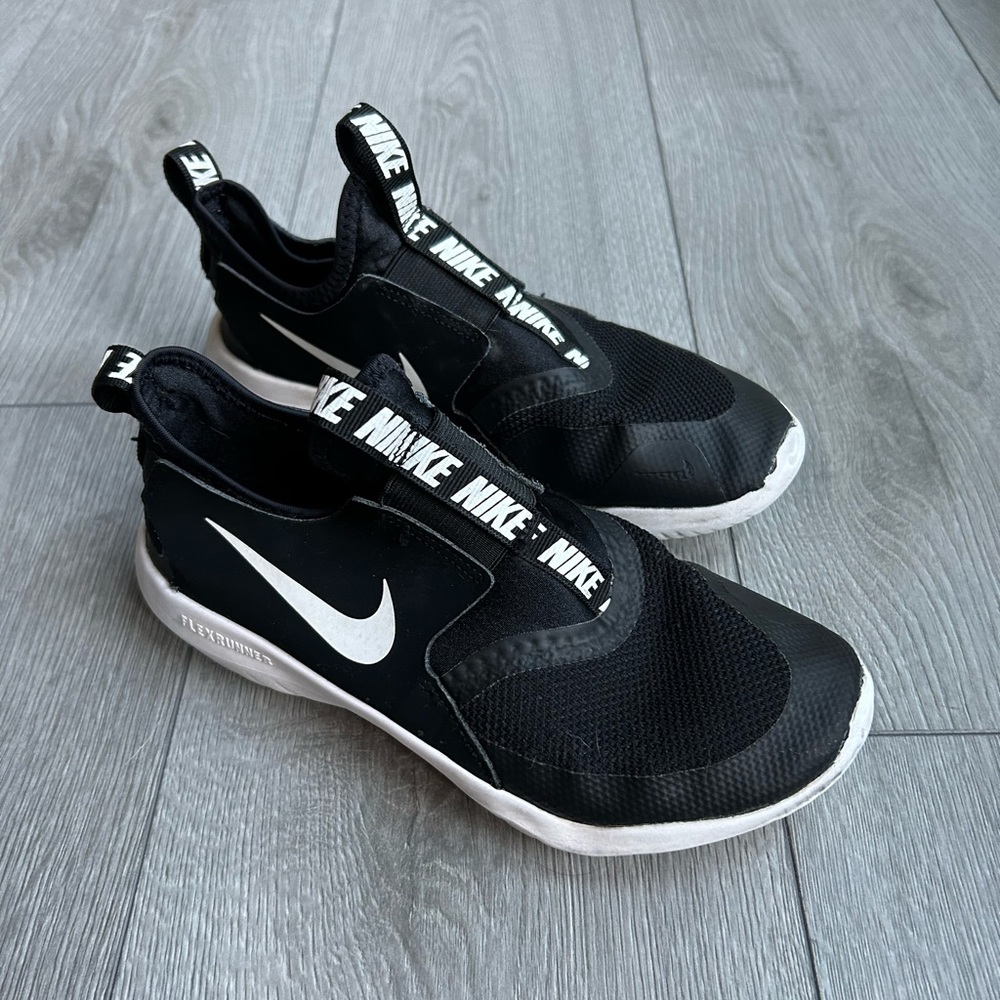 Nike Girl’s Black Slip-on Tennis Shoe Size 4